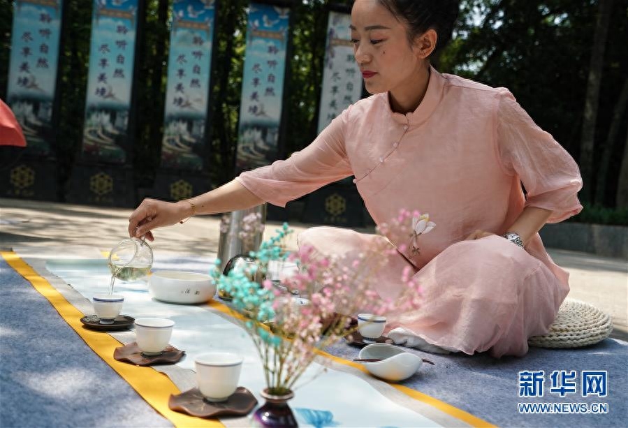 南京举行雨花茶手工炒制大赛