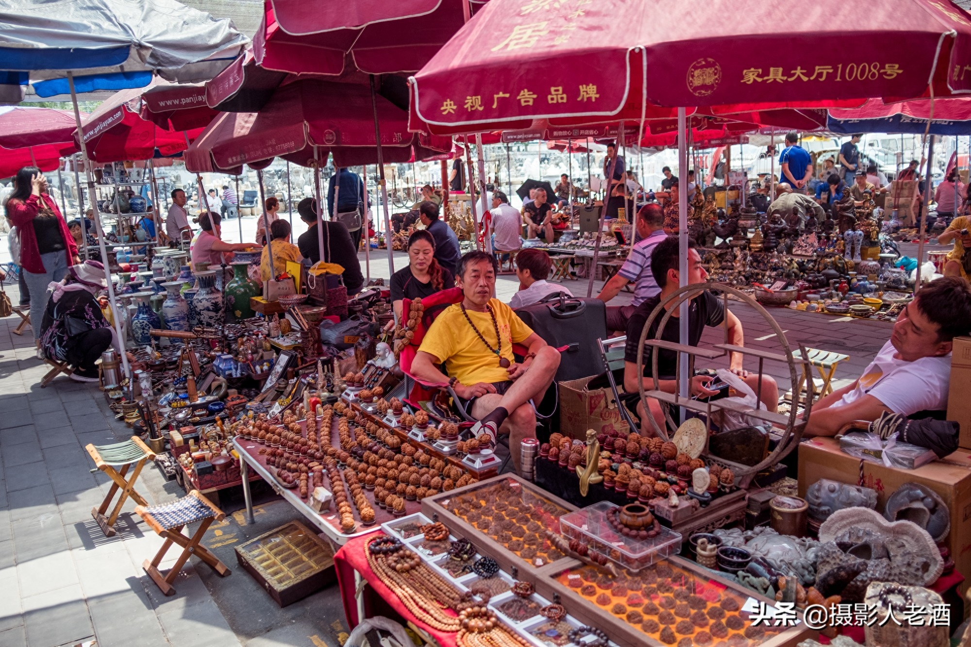 北京潘家园实拍：中国最大的古玩市场，工作日时卖货的比顾客还多